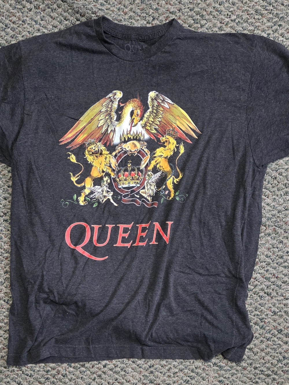 Queen Crest Graphic Tee - Black